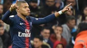Paris Saint-Germain Champions wygrywa 2: 0 z Manchesterem United